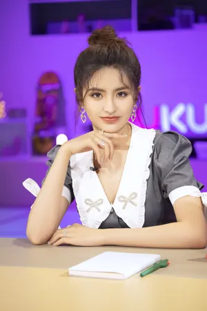 金子涵百褶裙轻甜写真图片_6