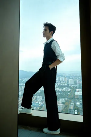 杨洋简洁绅士型男写真图片
