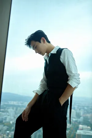 杨洋简洁绅士型男写真图片_4