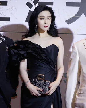 范冰冰复古风红唇美照图片_2