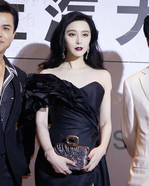 范冰冰复古风红唇美照图片_4