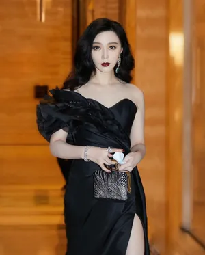 范冰冰复古风红唇美照图片_6