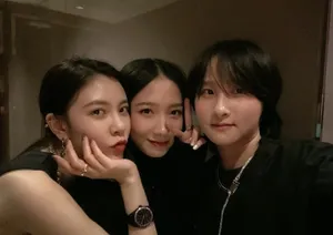 宋妍霏为孟美岐亲密庆生自拍图片_3