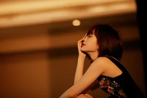 毛晓彤光影大片性感写真_4