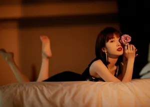 毛晓彤光影大片性感写真_6