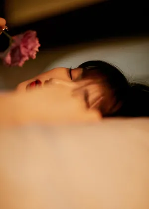 毛晓彤光影大片性感写真_9