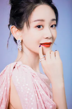海陆淡粉长裙优雅温婉写真图片