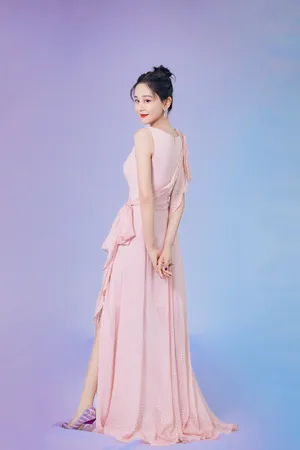 海陆淡粉长裙优雅温婉写真图片_2