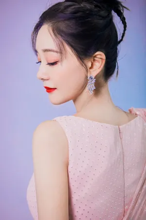 海陆淡粉长裙优雅温婉写真图片_9