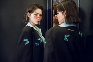 THE9许佳琪墨镜西服潇洒写真图片_1