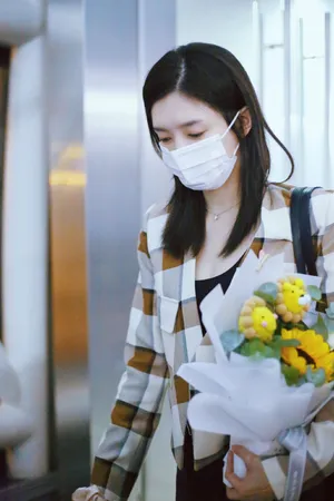 江疏影早秋机场私服照图片