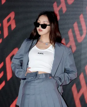 强东玥甜酷墨镜造型写真图片_8