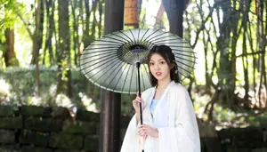 强东玥古装白裙性感写真图片