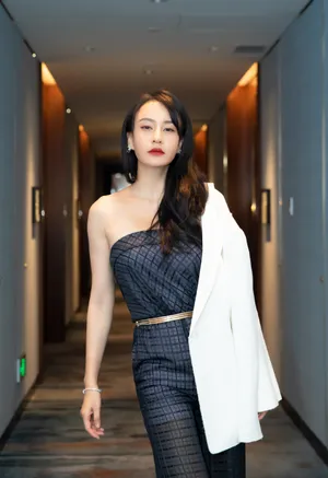 母其弥雅性感酷飒写真图片