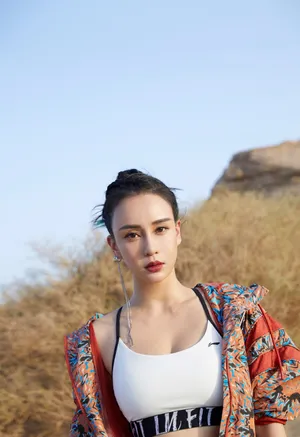母其弥雅性感露脐装写真图片