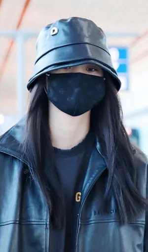 欧阳娜娜潮酷甜美机场照图片_3