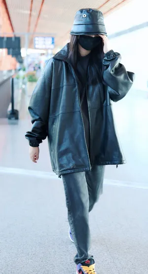 欧阳娜娜潮酷甜美机场照图片_4