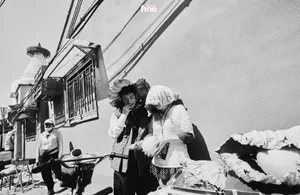 易烊千玺先生和少女双刊写真图片