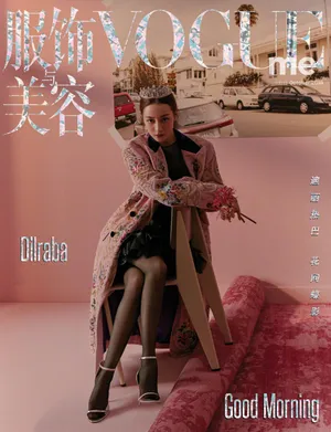 迪丽热巴花间蝶影写真图片