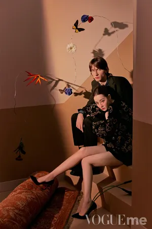 迪丽热巴花间蝶影写真图片_6