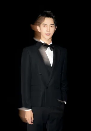 于朦胧儒雅帅气西装写真图片_4