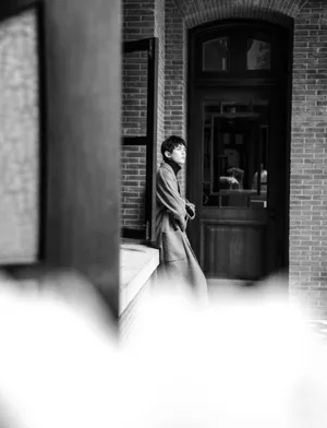 吴磊灰色大衣帅气写真图片_9