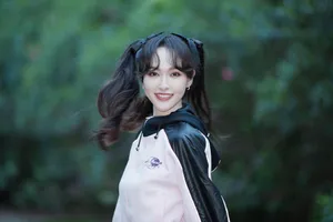 唐嫣蝴蝶结双马尾甜美写真图片