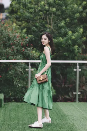 古力娜扎绿色长裙性感写真图片