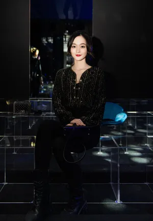 何泓姗时尚率性写真图片_6