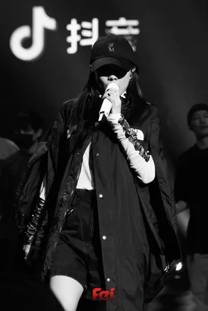 王霏霏抖音活动彩排花絮照图片_5