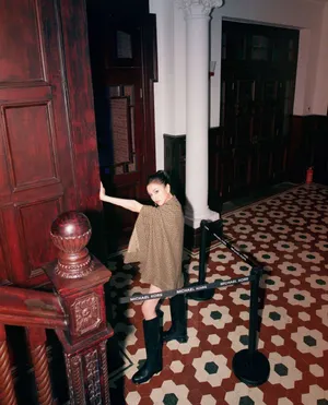 宋祖儿骑士斗篷装酷飒写真图片_3