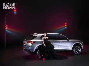 万茜朦胧光影车拍大片写真图片_3