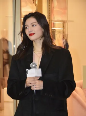 钟楚曦西装性感绝美写真图片_1