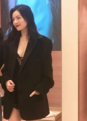 钟楚曦西装性感绝美写真图片_4
