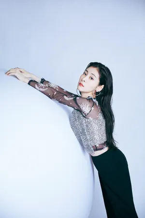 张碧晨波点衫性感靓丽写真图片_3