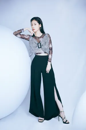 张碧晨波点衫性感靓丽写真图片_4