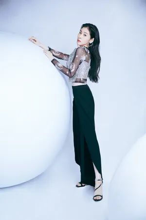 张碧晨波点衫性感靓丽写真图片_5