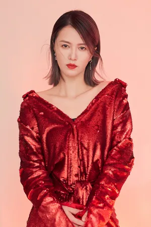 谭维维亮片红裙性感写真图片