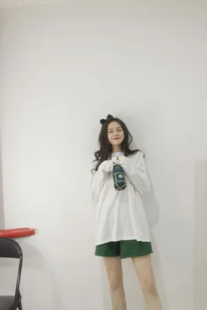 沈梦辰蝴蝶结清新私服照图片_2