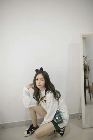 沈梦辰蝴蝶结清新私服照图片_3