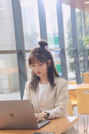 肖燕丸子头西服干练写真图片