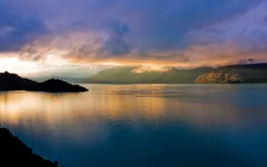 美丽湖畔风景桌面壁纸_6