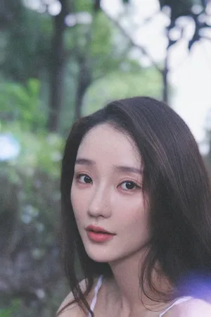 肖燕披肩长发吊带清新写真图片_6