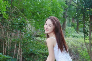 肖燕披肩长发吊带清新写真图片_9