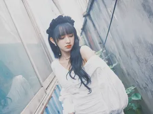 程潇甜美露肩性感写真图片_2
