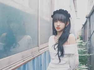 程潇甜美露肩性感写真图片_8