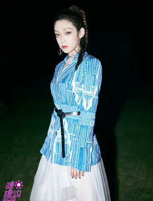 希林娜依·高编发高马尾干练写真图片_5