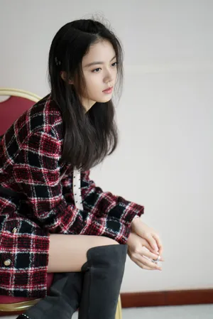 赵今麦格子外套时尚写真图片_5