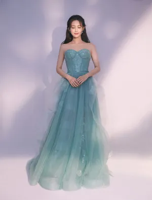 李一桐抹胸礼服性感写真图片