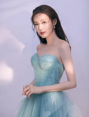 李一桐抹胸礼服性感写真图片_2
